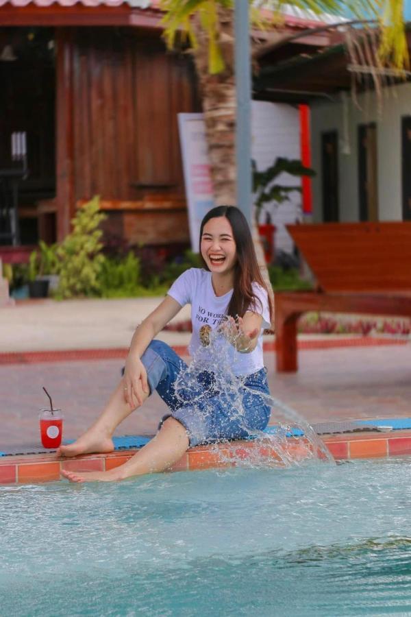 Srihome ยายศรีโฮมแอนแคมป์ปิ้ง Ban Don Tum Esterno foto